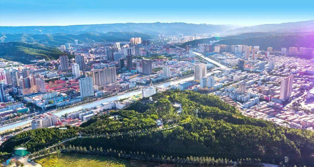 吕梁之光，学习变化的力量与自信的征程之路